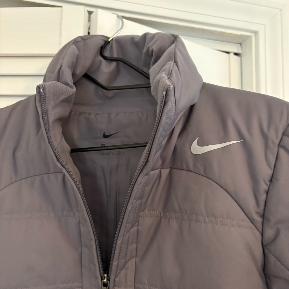 Nike Women’s Charcoal Grey Puffer Jacket - Picture 3 of 6